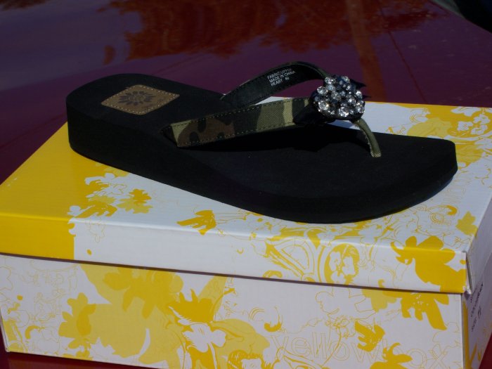Camoprint "Heart" Flipflop from Yellow Box, Size 6.5