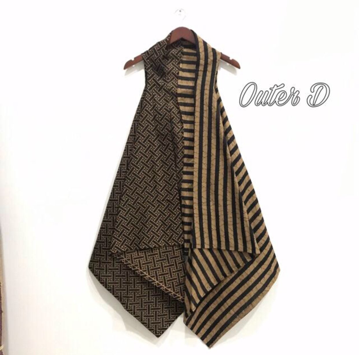 Outer Sleeveless Batik