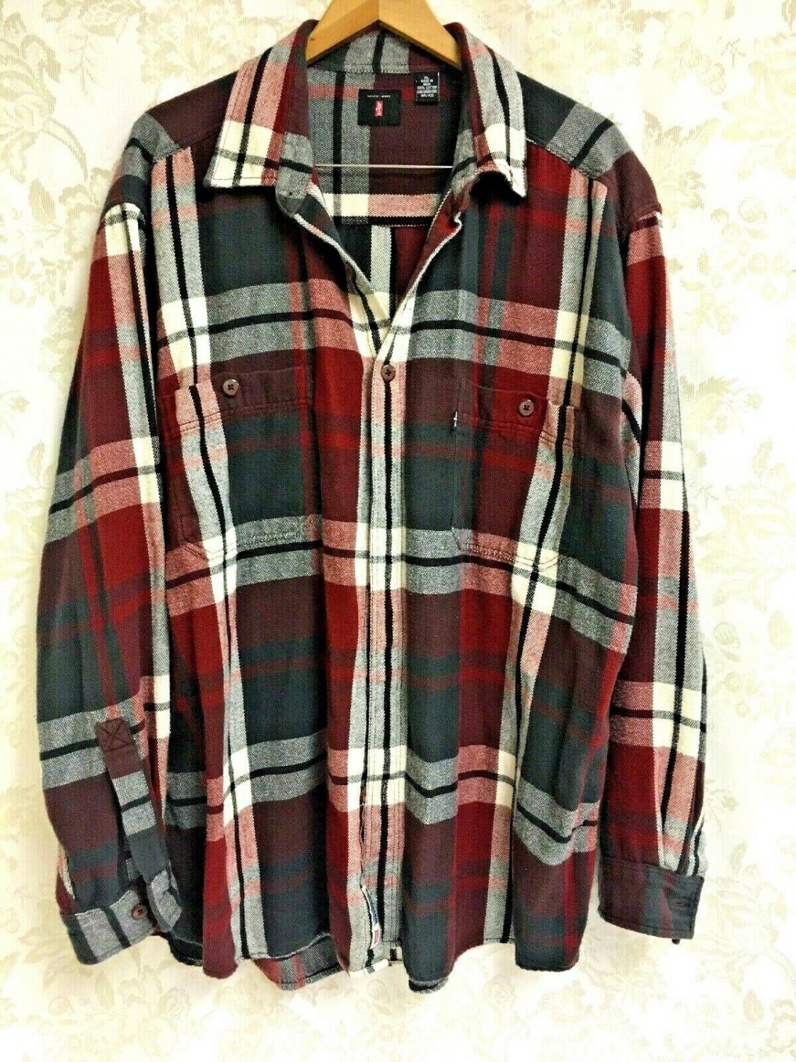 Levis Flannel Button Up Shirt Mens Size XL Plaid 100% Cotton