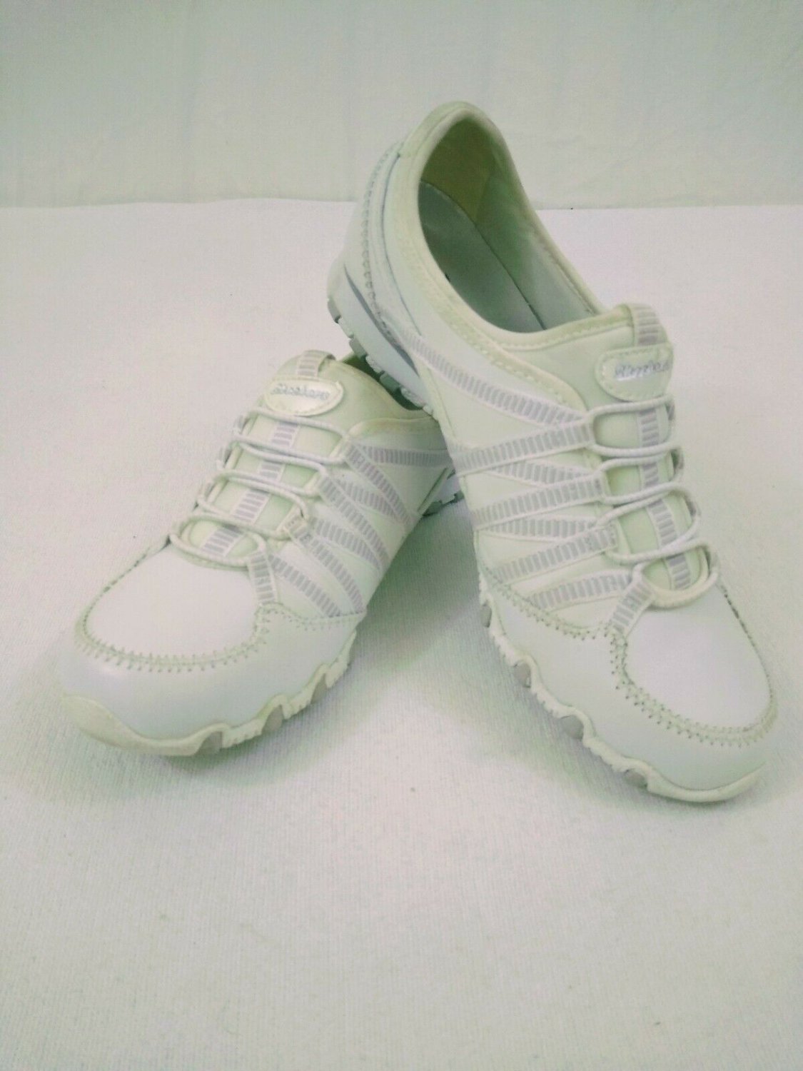 Skechers White Leather Slip On Womens Walking Shoes Size 6.5