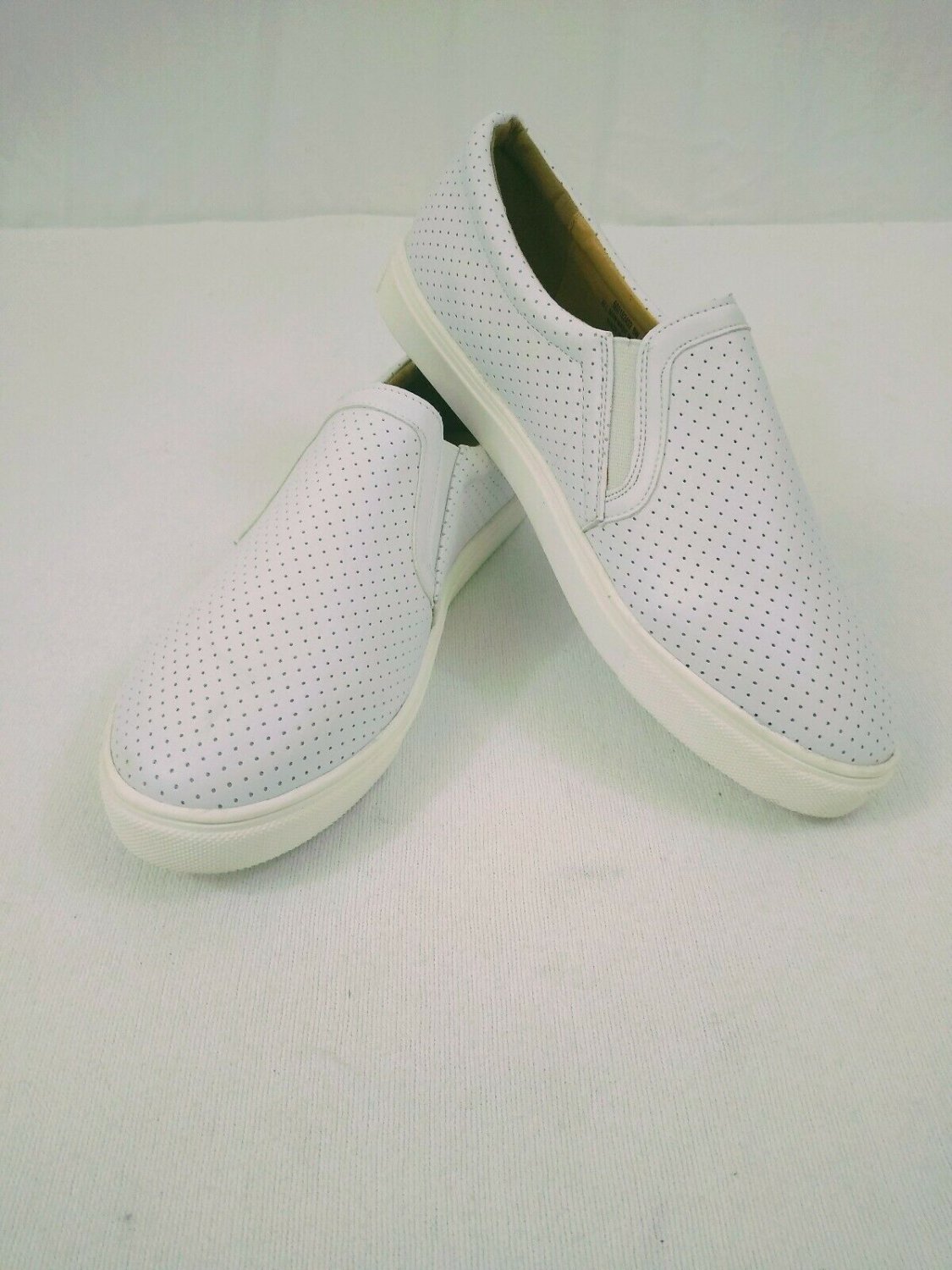 Lane Bryant White Vented Slip On Womens Walking Shoes Size 8W. NWOB