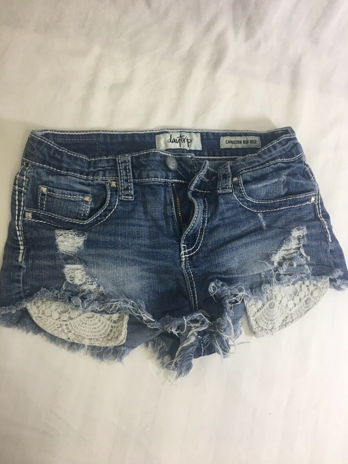Daytrip Jean Shorts Capricorn Distressed Denim Womens Size 27 Short Shorts