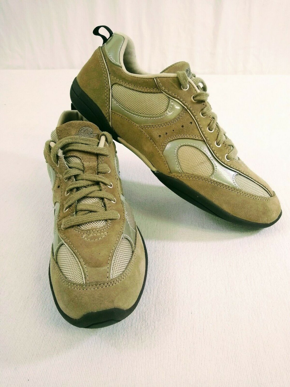 Easy Spirit Great Pace Beige Suede Grey Accents Womens Walking Shoes Size 8.5
