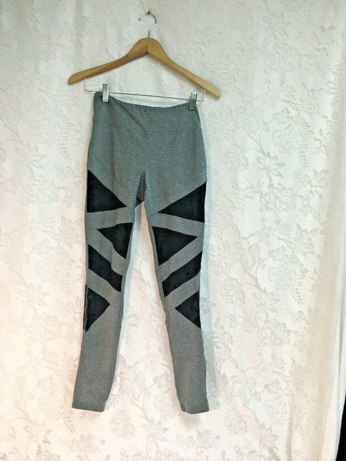 Jessica Simpson Yoga Pants Vented  The Warm up Pants Womens M Mesh Stars Legging