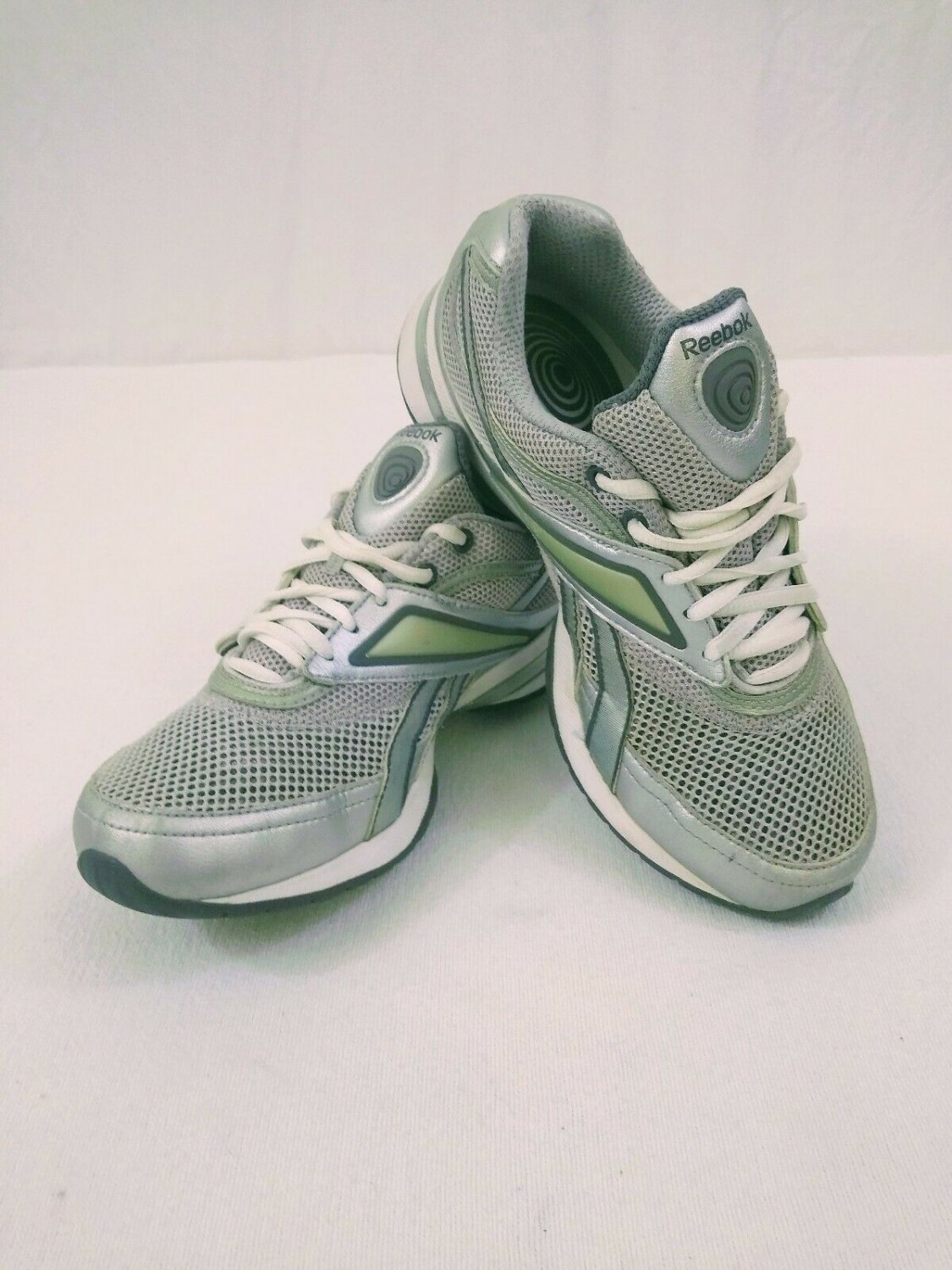 Reebok Gray Easy Tone Smooth Fit Womens Training Shoes Size 6.5
