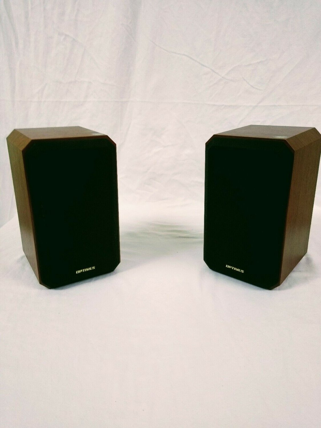 Radio Shack Optimus Vintage Bookcase Speakers Lot of 2 STS 50 CAT No 40-230