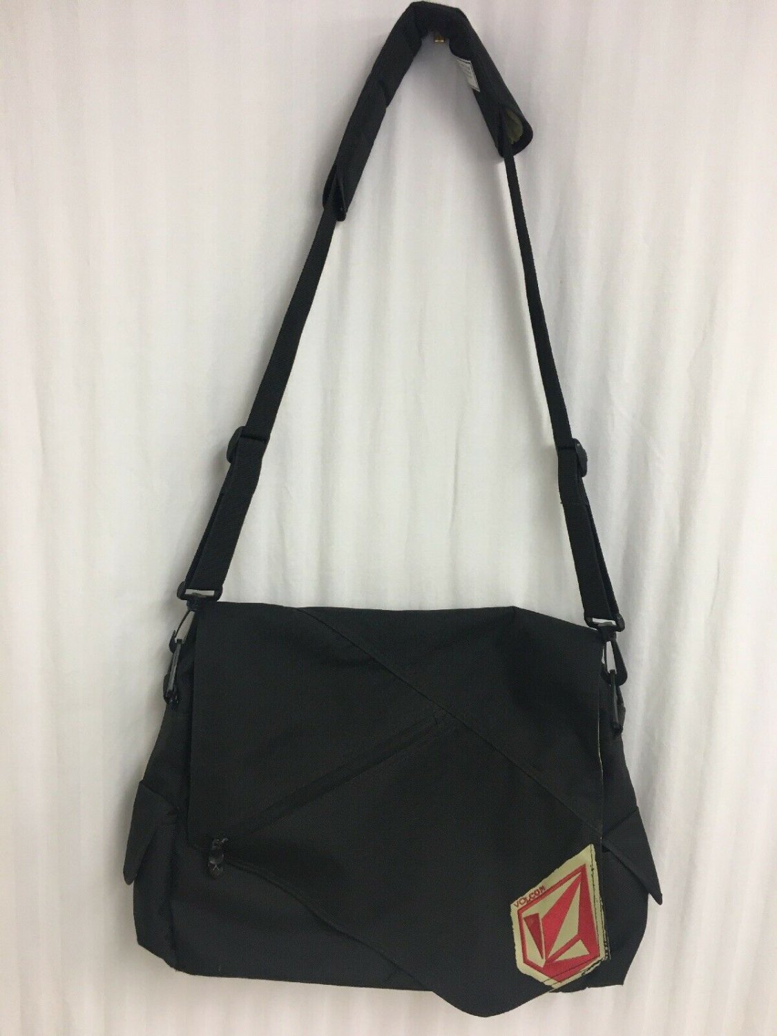 Volcom Messenger Bag Nylon Shoulder  School Bag Magnetic Closure Logo Black