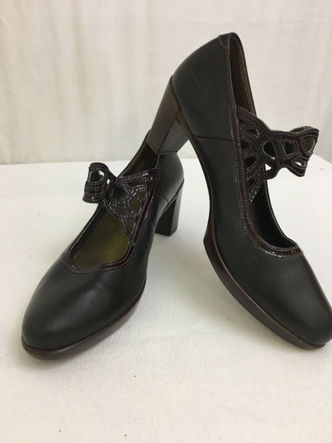 NAOT Shoes Brown Heels Womens Size 39.5 Cross Over Strap