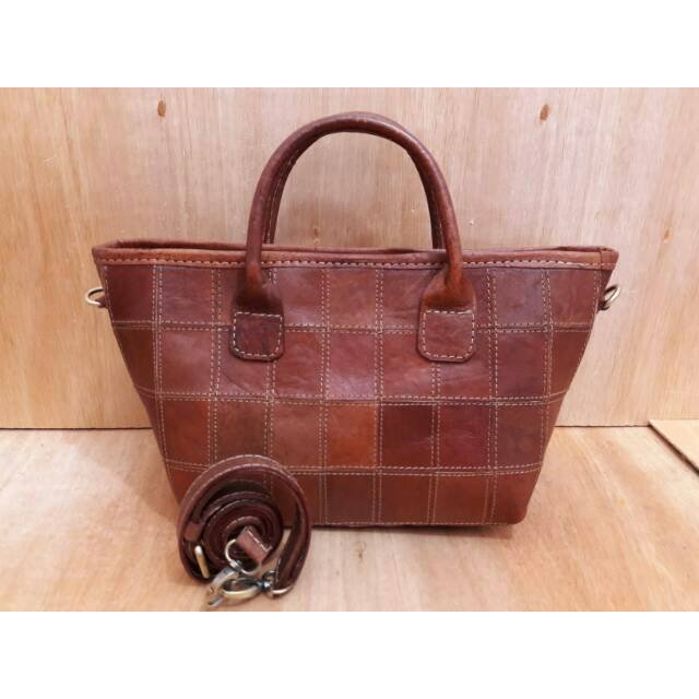 Small patchwork leather bag, plain brown color, nabati leather