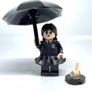 Wednesday Addams from The Addams Family with Thing T. Thing Minifigure Semut Toys