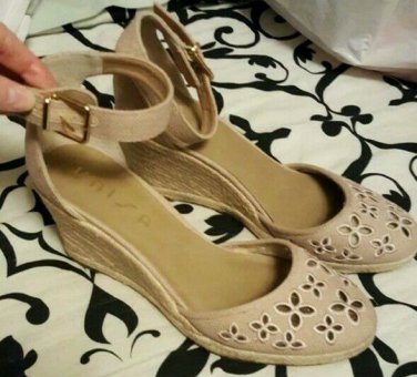 Unisa Women's Espadrille Wedge Eyelet Sandal Size 9 Tan Taupe/Cognac Color