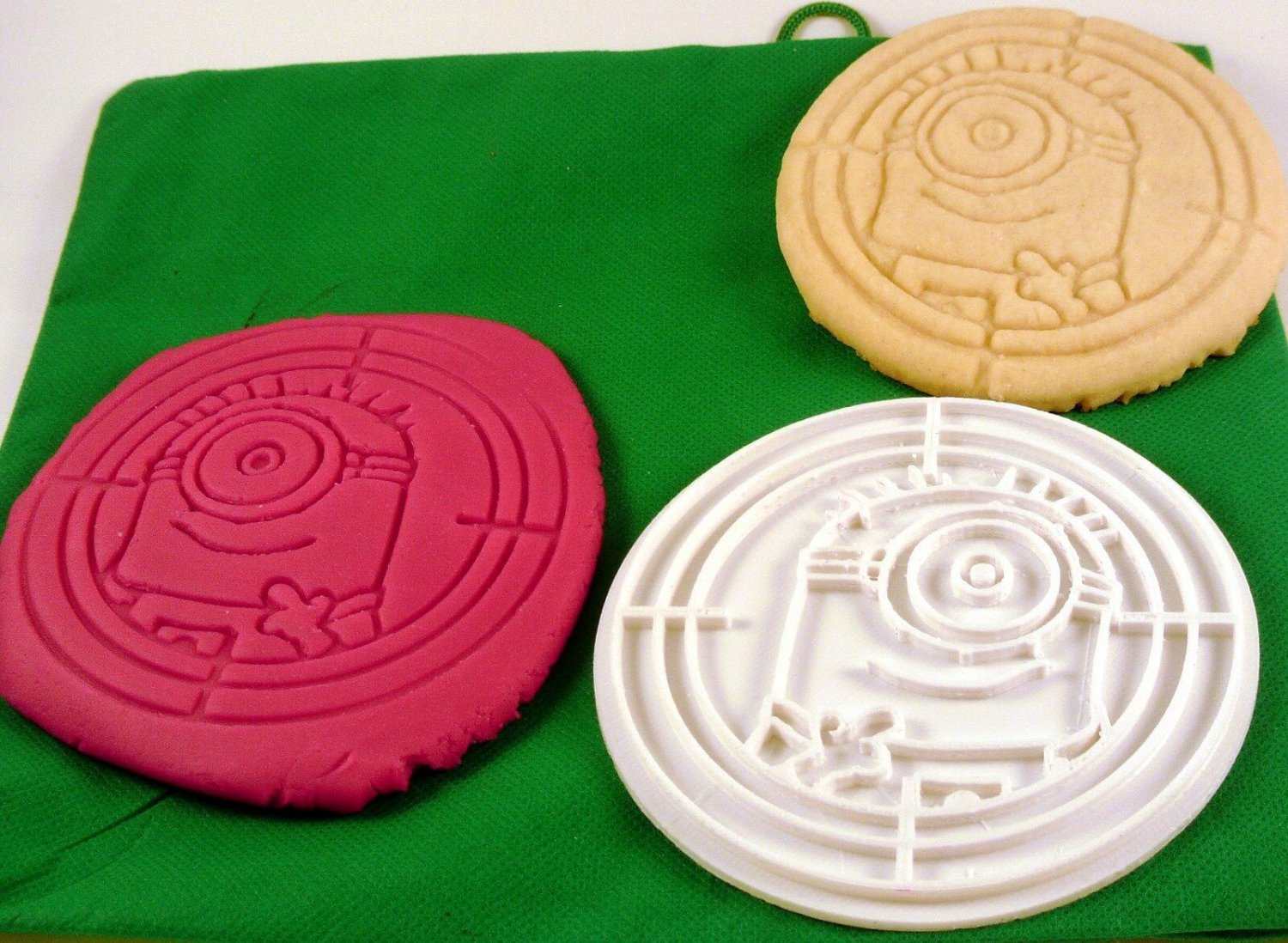Minion Carl Jerry Cookie Cutter - Despicable Me - Choice of Sizes - 3D Printed