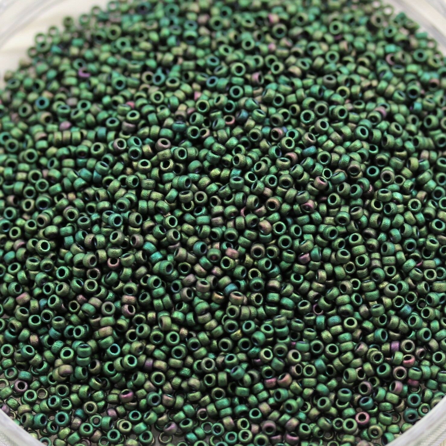 Wsini Japanese Rocailles Seed Beads Main Color Matte Metallic Forest Green
