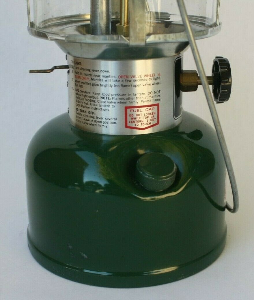 COLEMAN LIQUID FUEL CAMPING LANTERN 220j 1979