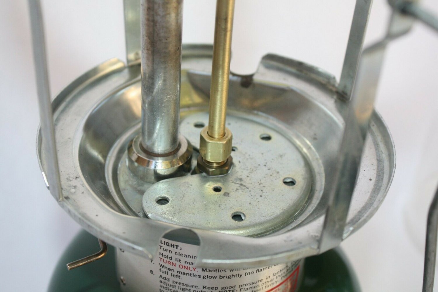 COLEMAN LIQUID FUEL CAMPING LANTERN 220j 1979