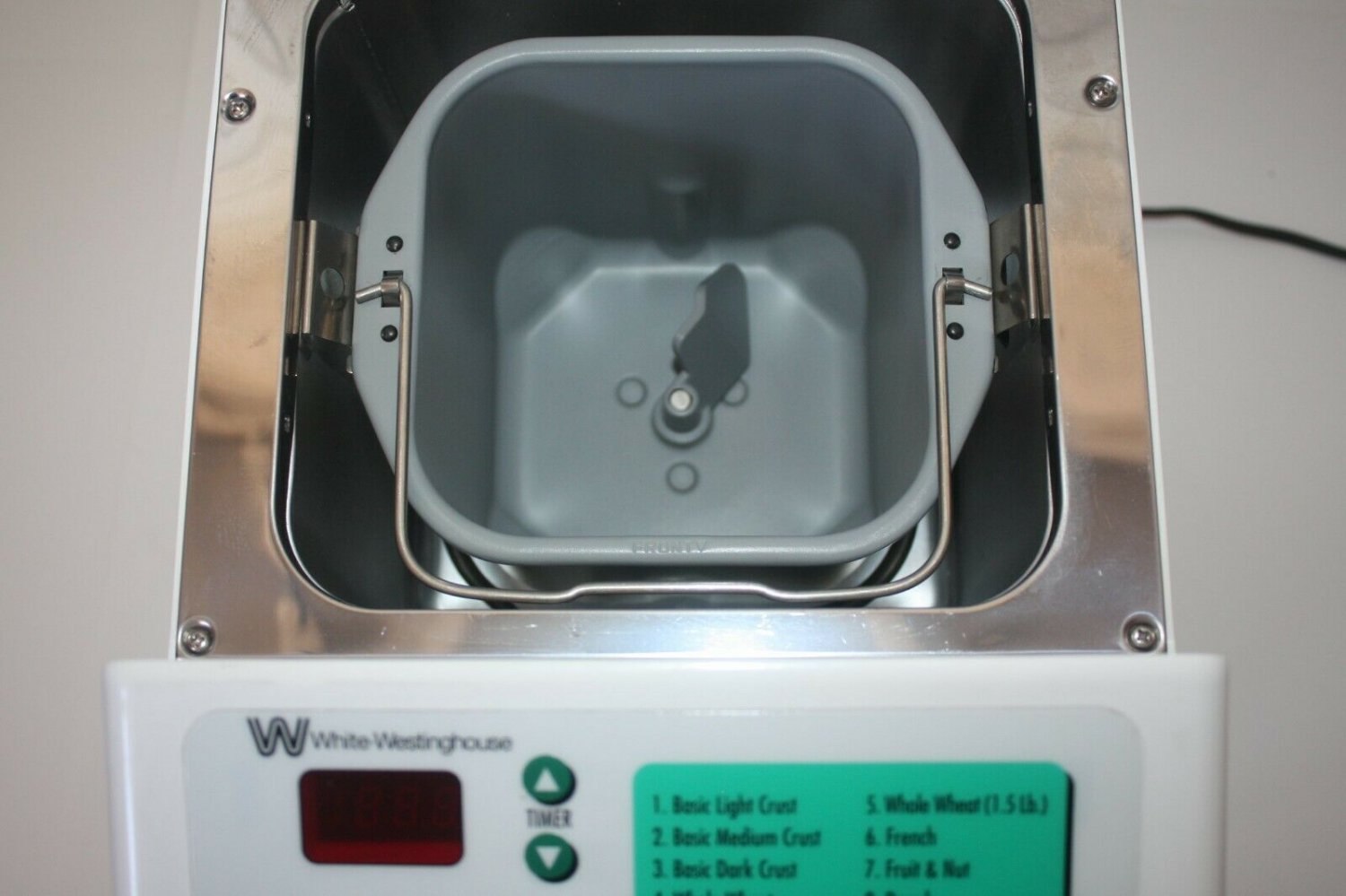 WHITE WESTINGHOUSE AUTOMATIC BREAD MAKER MACHINE WTR4400