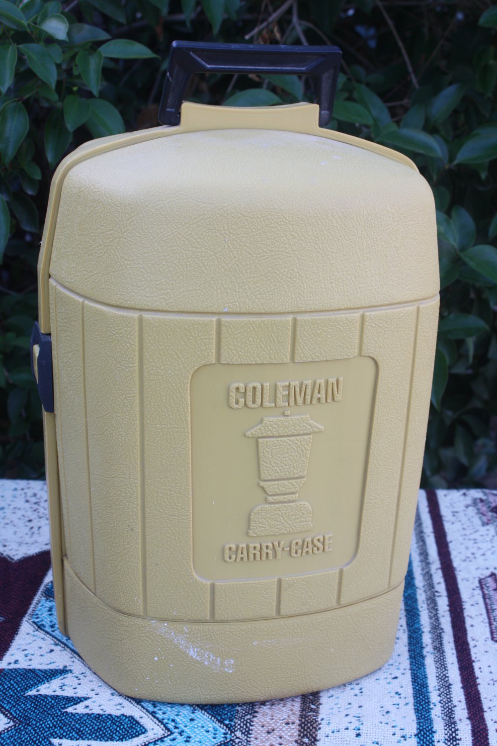 COLEMAN LANTERN 220K & CLAMSHELL CASE 1982