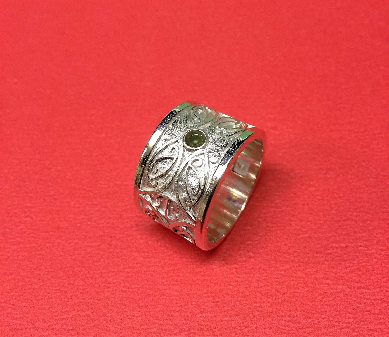 BLNZ 925 SOLID STIRLING SILVER NEW ZEALAND DESIGNER RING
