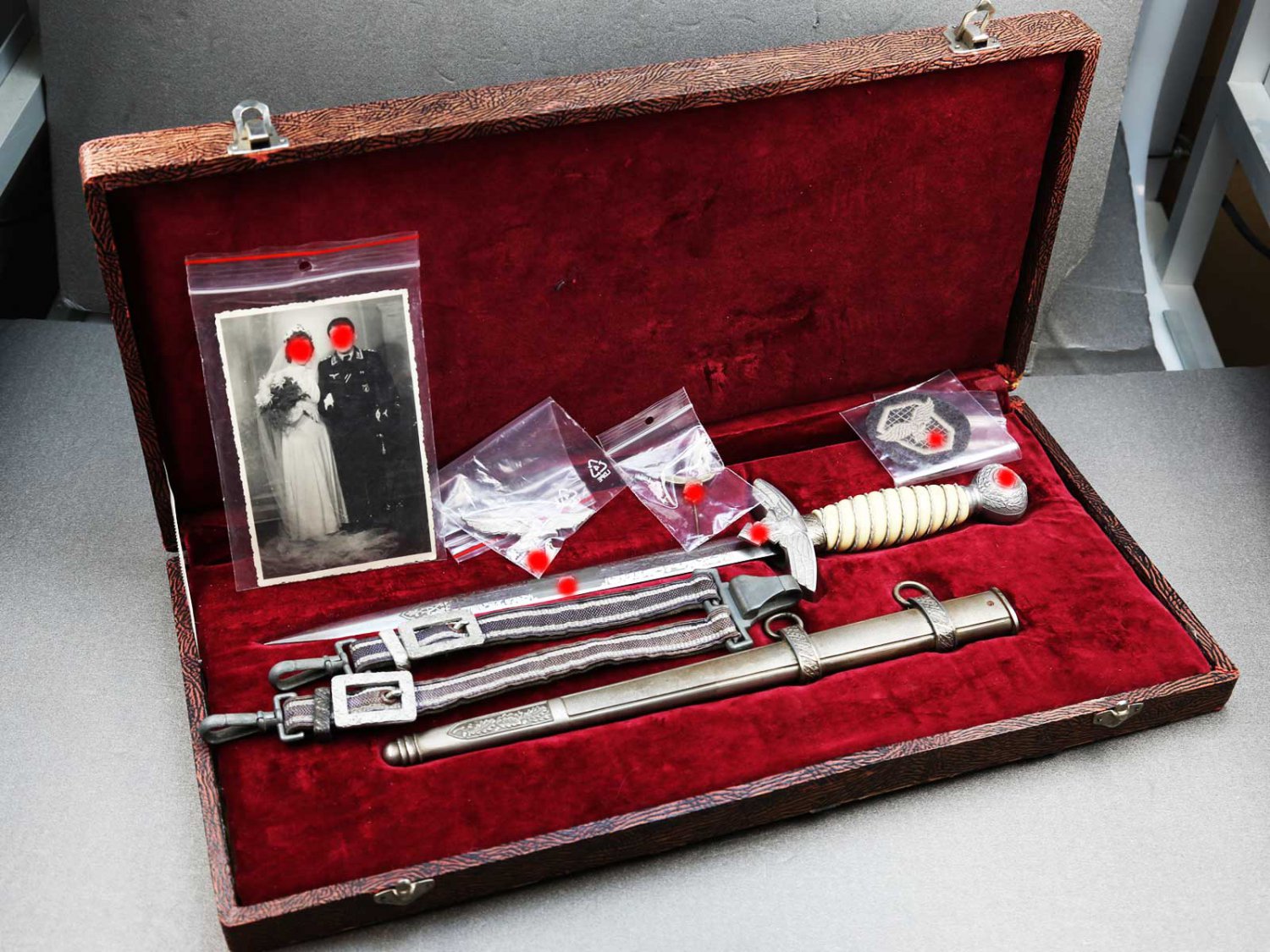 Second Pattern Officer&acirc;��s Luftwaffe Dagger with Case