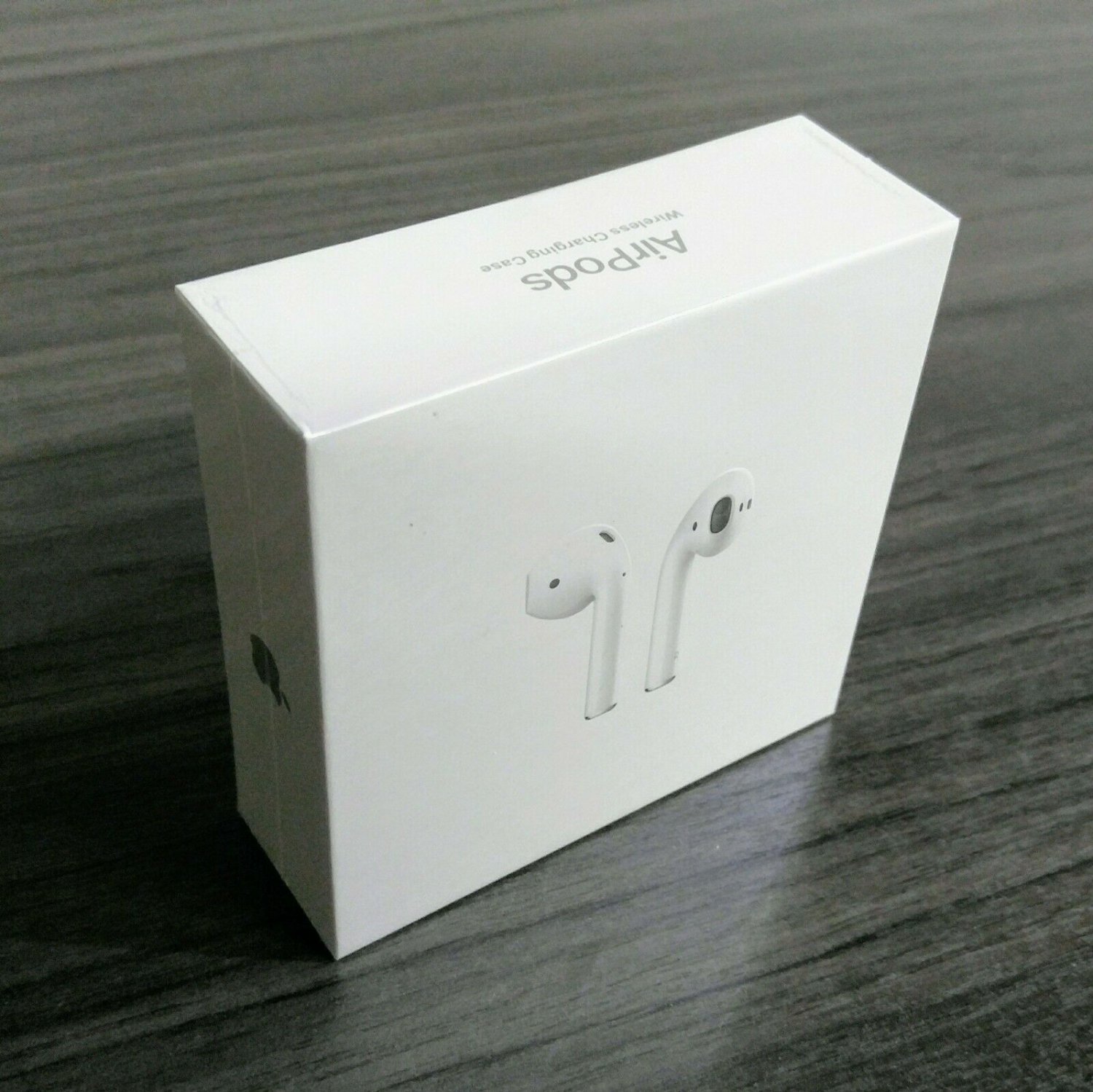 Apple AirPods 2nd Generation + Wireless Charging Case