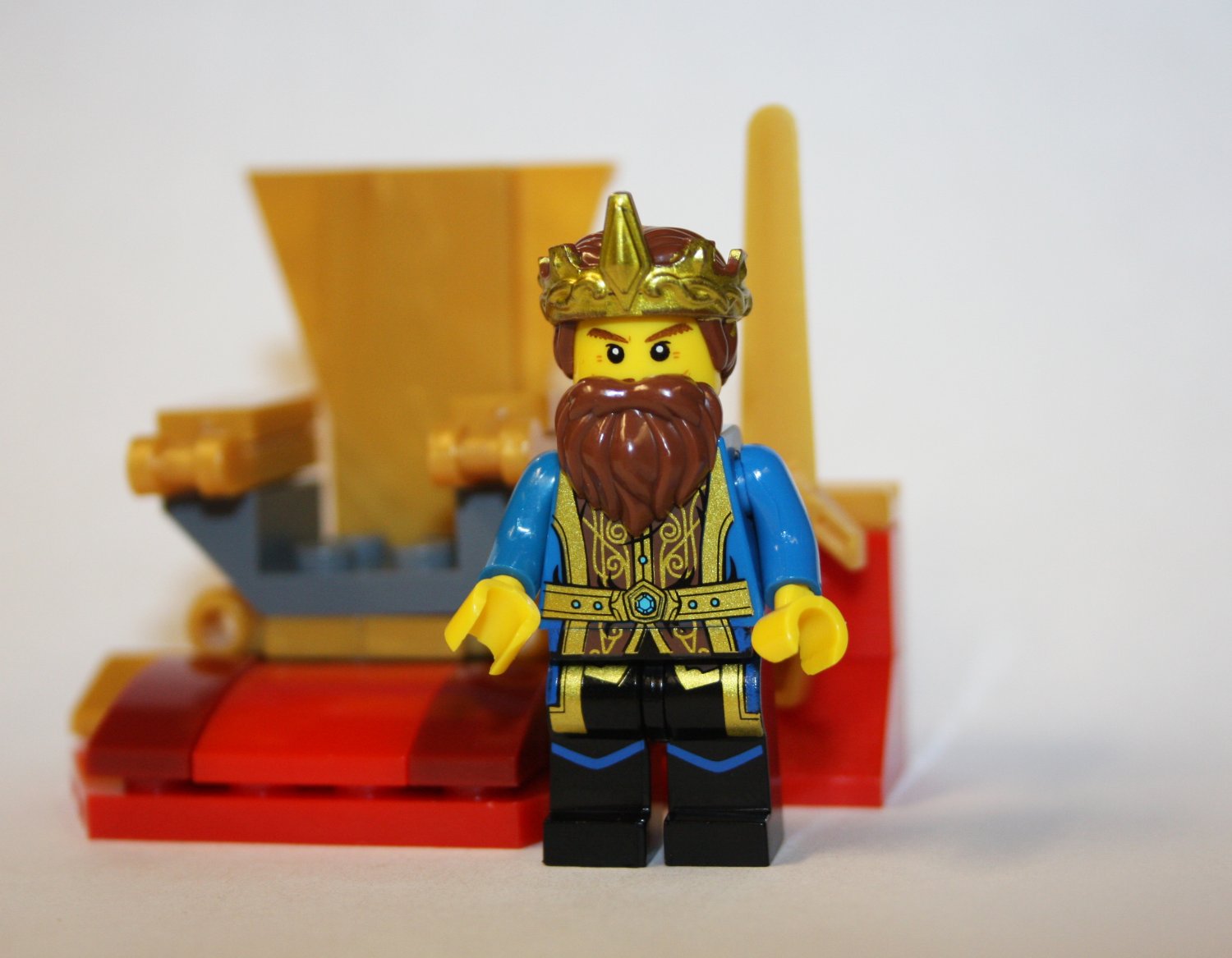 King with Throne Minifigure