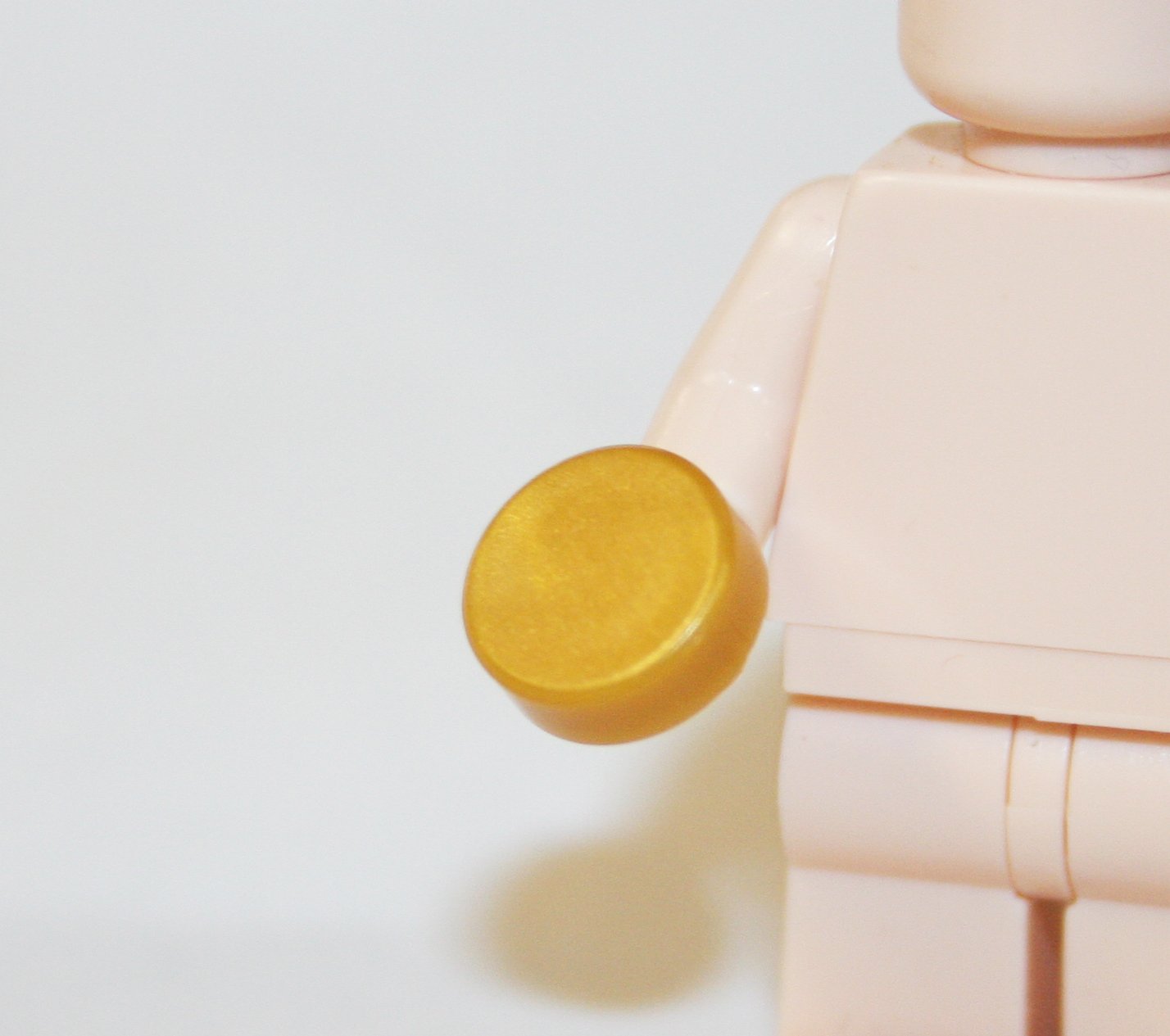 gold 1x1 round piece