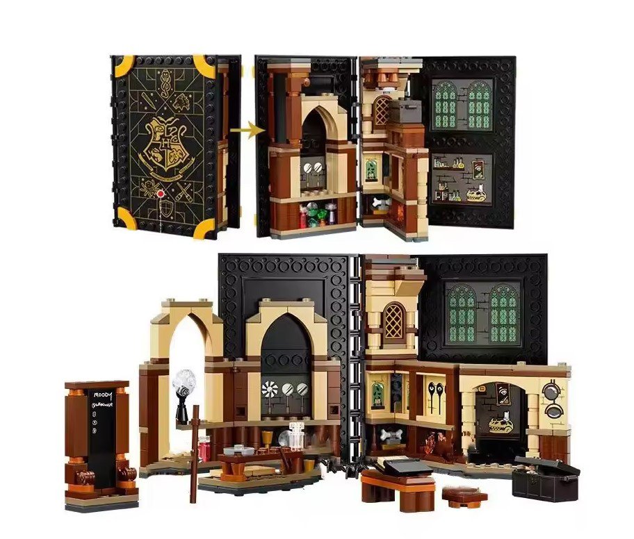 Harry Potter Hogwarts Defence Class Book set with 3 minifigures