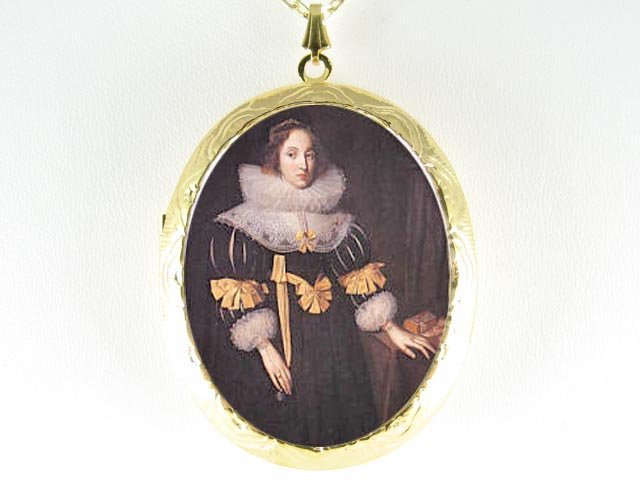 QUEEN ELIZABETH YOUNG PORCELAIN CAMEO LOCKET NECKLACE