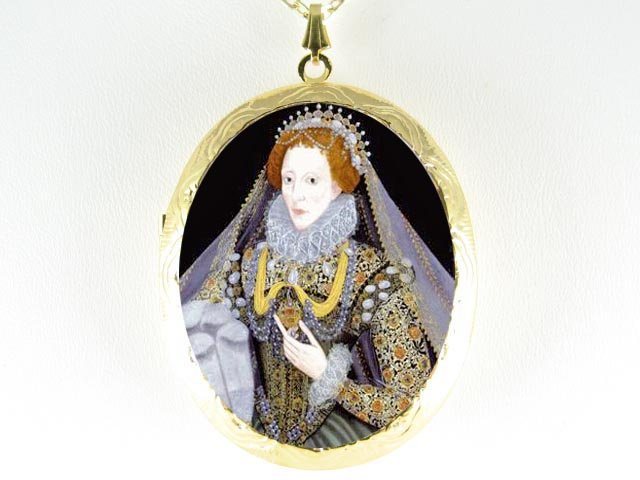 VINTAGE BRIDE QUEEN ELIZABETH CAMEO PORCELAIN LOCKET