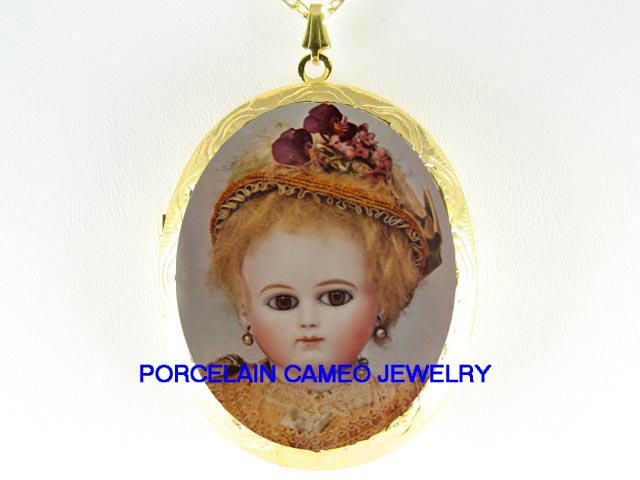 FRENCH ANTIQUE DOLLÂ * CAMEO PORCELAIN LOCKET NECKLACE