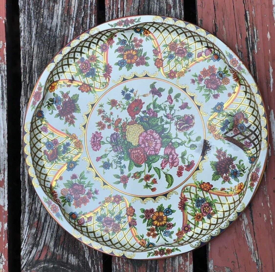 Large vintage Daher tin tray  16&acirc;�� in diameter