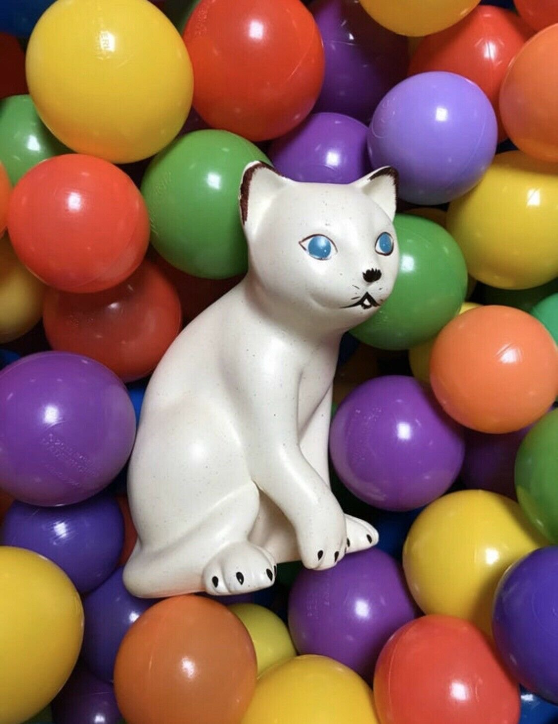 Vintage Cat Figurine 6" x 5"