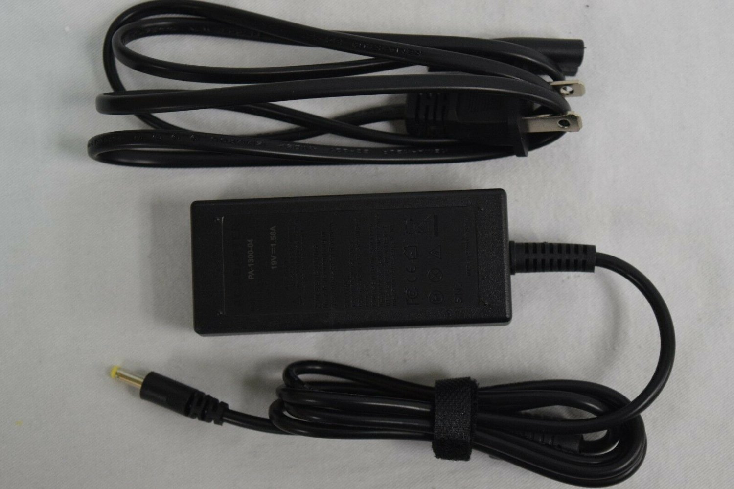 30w Laptop AC Adapter PA-1300-04 19V, 1.58A, 4mm Connector
