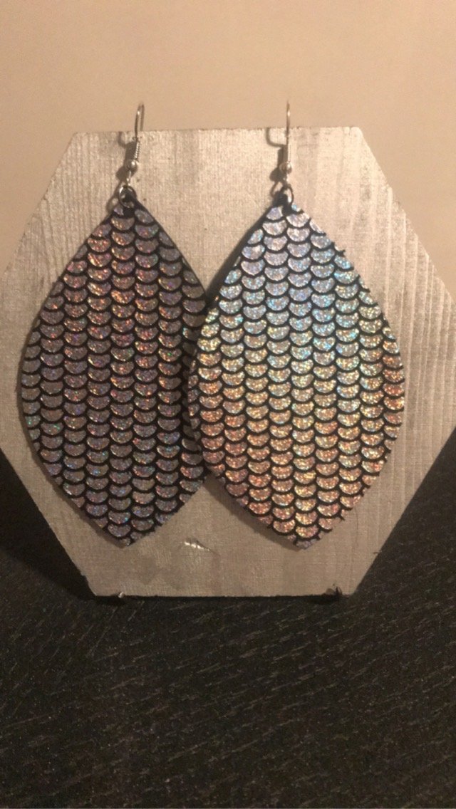 Silver Fish Scale Pattern Earrings