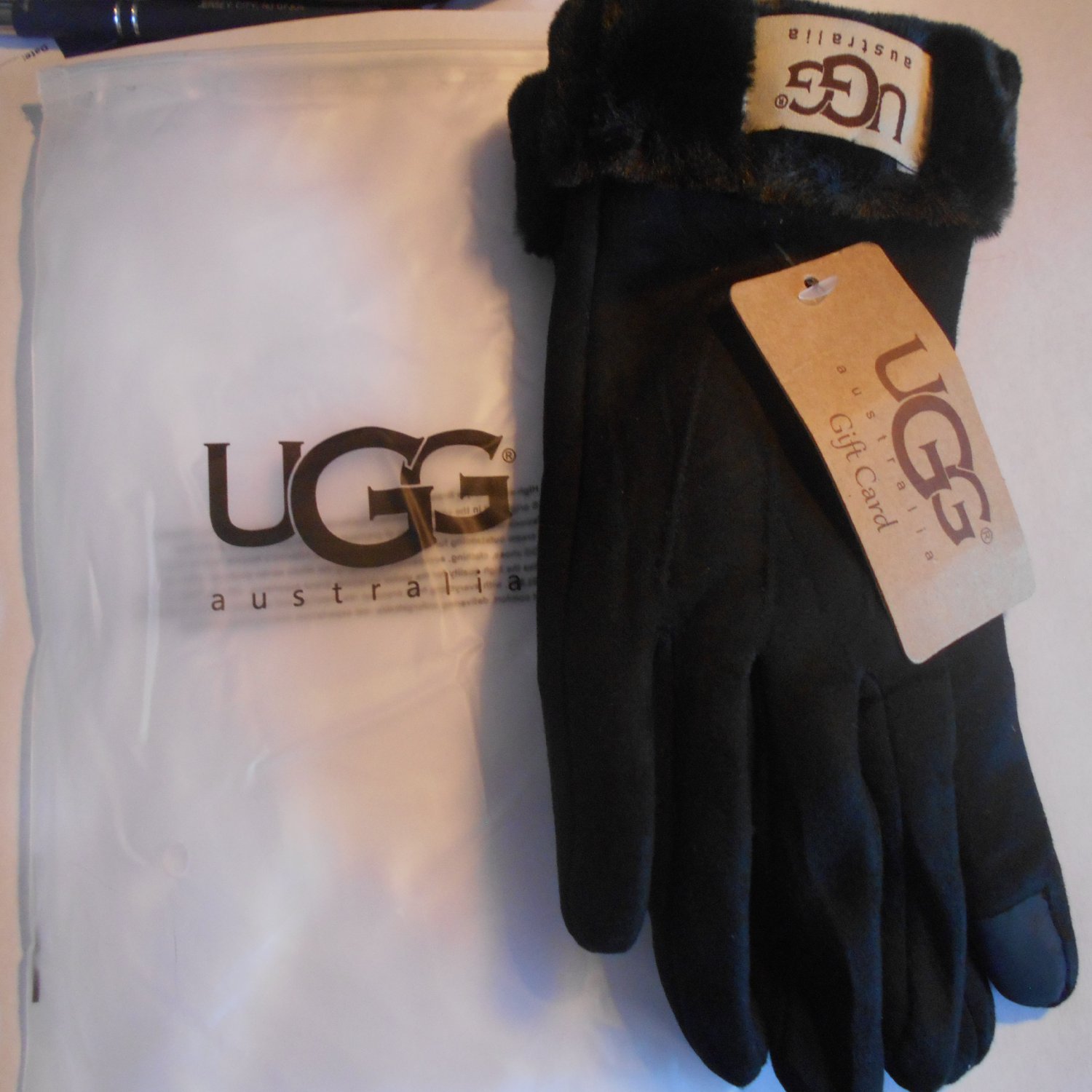 UGG Women's winter gloves - black - brand new