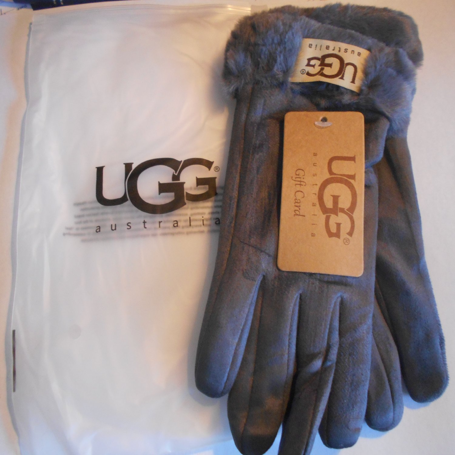 UGG Women's winter gloves - gray - brand new