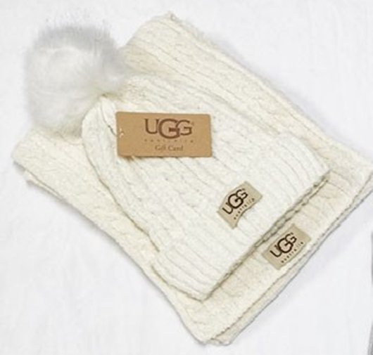 UGG Women's Winter Hat & scarf set white