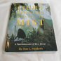 Light Shining Through the Mist: A Photobiography of Dian Fossey by Tom L. Matthews (1998) (L43c4) HC