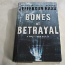 Bones of Betrayal by Jefferson Bass (2009) (L33c8) Body Farm #4, William Morrow HC