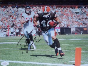 Peyton Hillis Signed Browns 8x10 Photo (JSA)