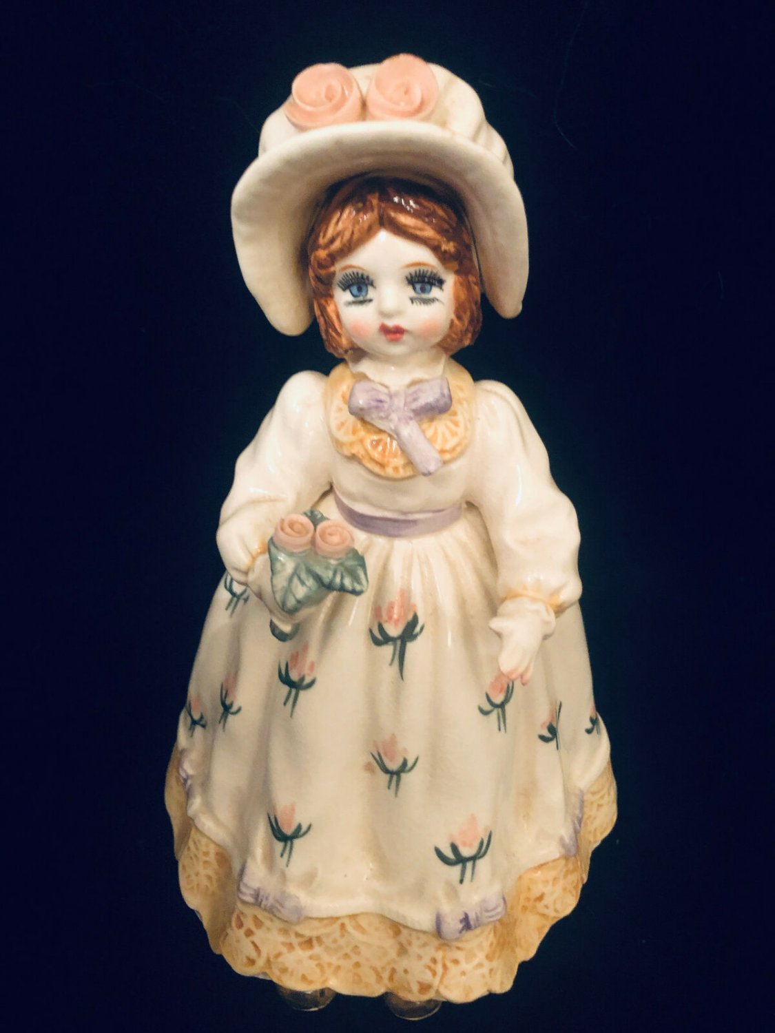 Porcelain Musical Figurine by Lefton Plays Love Story 03246 Japan 71/2