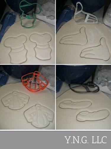 GOOFY OUTFIT COSTUME MICKEY MOUSE FRIEND SET OF 4 COOKIE CUTTERS BAKING TOOL 3D USA PR1482