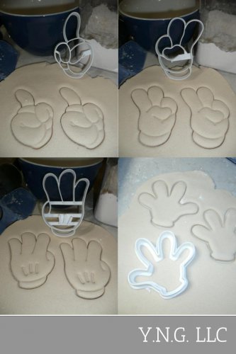 MICKEY MINNIE MOUSE COUNTING GLOVE HANDS ONE 1 TWO 2 COOKIE CUTTER USA PR1334