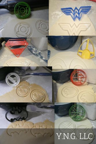 JUSTICE LEAGUE XL SUPERHEROES DC COMICS CHARACTERS LOGO BAT COOKIE CUTTER PR1181