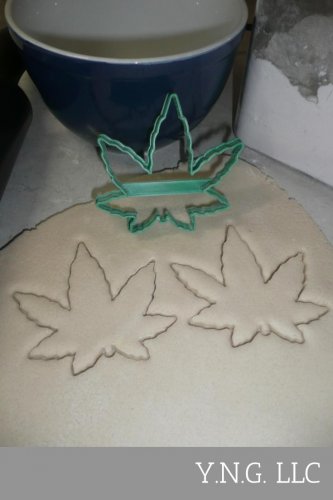 CANNABIS MARIJUANA HEMP FAN LEAF OUTLINE SPECIA COOKIE CUTTER USA PR3041
