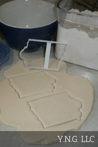 IOWA OUTLINE HAWKEYE STATE MIDWEST SPECIAL OCCASION COOKIE CUTTER USA PR2715