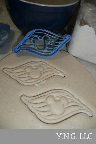 MICKEY MOUSE HEAD FACE ON CRUISE LINE FLAG OCEAN WATER COOKIE CUTTER USA PR2722