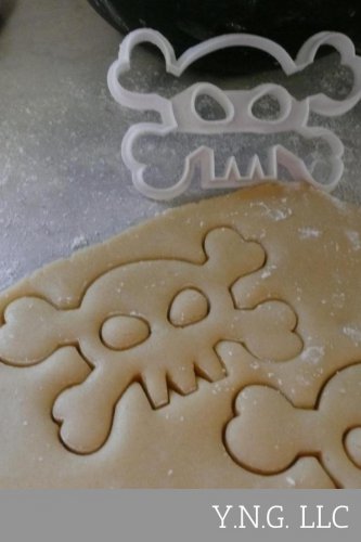 JOLLY ROGER PIRATE SKULL CROSSBONES CHARACTER COOKIE CUTTER USA PR461