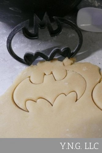 BATMAN SUPERHERO DC COMICS CHARACTER COOKIE CUTTER FONDANT BAKING TOOL USA PR466