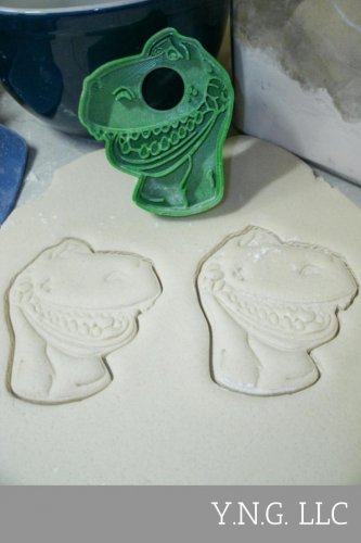 TOY STORY REX DINO DISNEY COOKIE CUTTER CAKE FONDANT SPECIAL OCCASION USA PR468